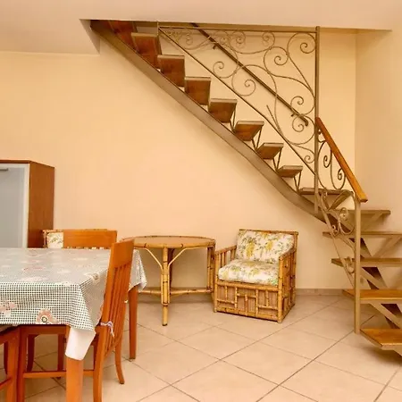 Con Portico A 100mt Dal Mare, - M220