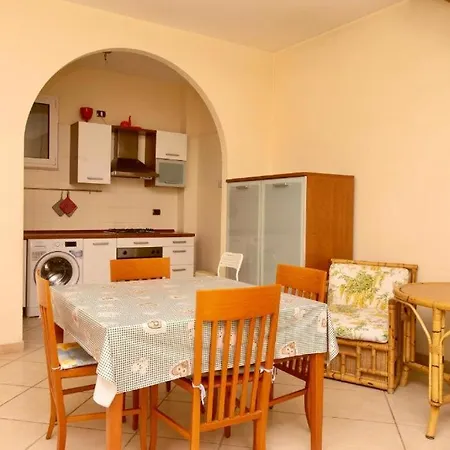 Con Portico A 100mt Dal Mare, - M220 * Marcelli