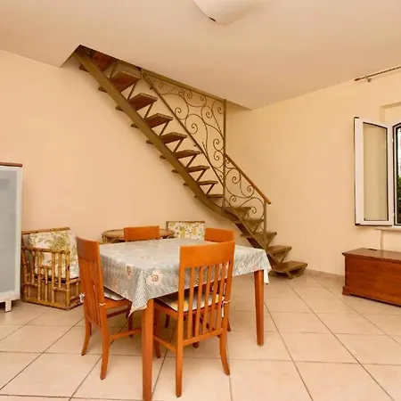 Διαμέρισμα Con Portico A 100mt Dal Mare, - M220