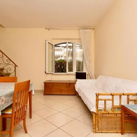 Con Portico A 100mt Dal Mare, - M220 Appartement