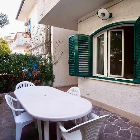 Con Portico A 100mt Dal Mare, - M220